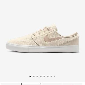 Nike SB Zoom Janoski OG+ SE in Pearl White